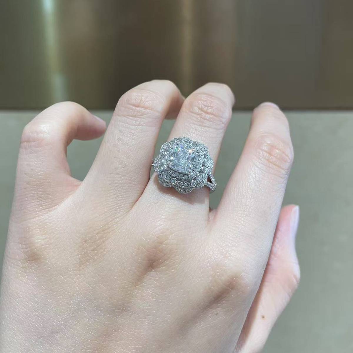 Luxury Pillow shaped Women's Ring S925 Silver Plated Platinum Customized Selection Main Stone Moissanite Diamond 2.5ct/Secondary Stone High Carbon Diamond